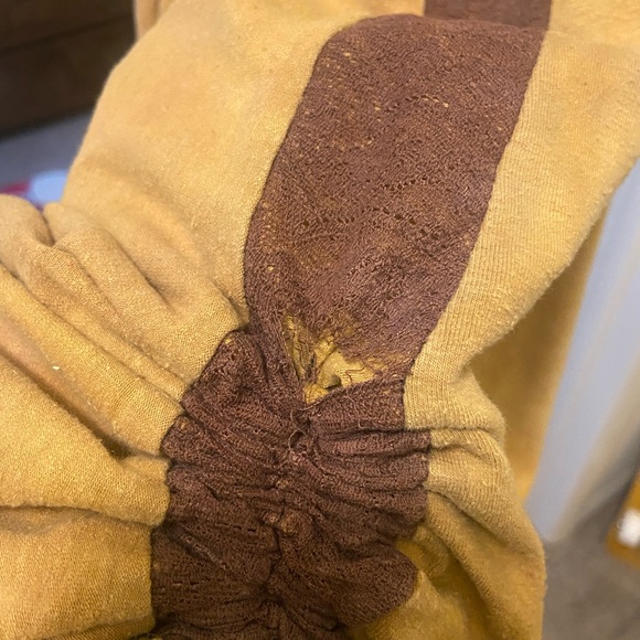 Size Small - Picture 2 of 3